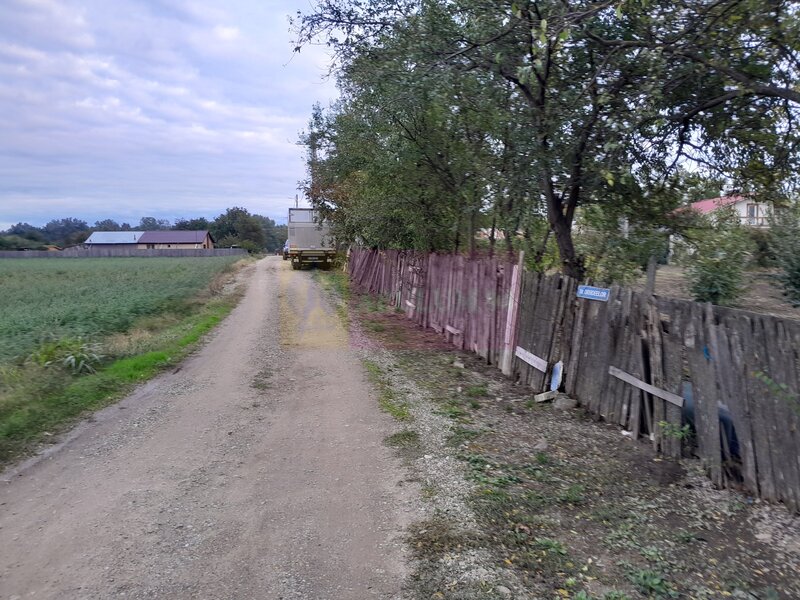 COSERENI( il ) - TEREN  2K MP DE VANZARE (52 M DESCHIDERE LA E85 )